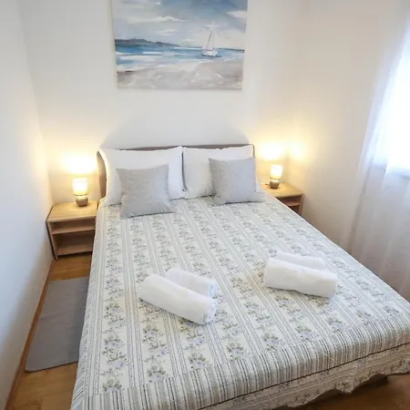 Apartman David Two Bdr With Parking *