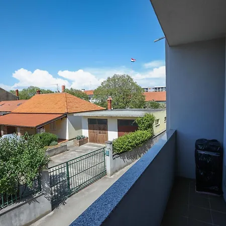 David Two Bdr With Parking Apartman