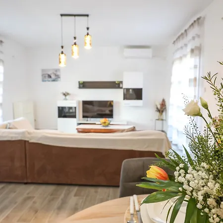 David Two Bdr With Parking Apartman *