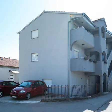 David Two Bdr With Parking Zára