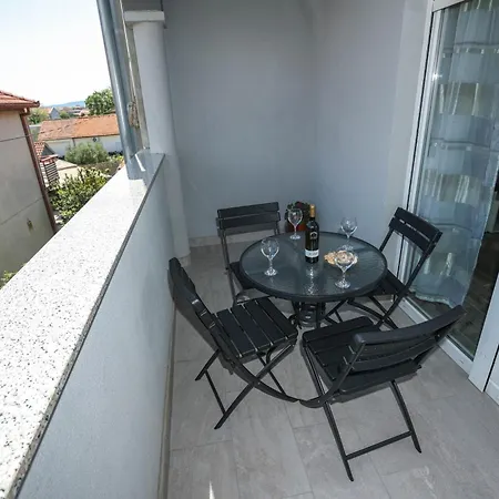 Apartman David Two Bdr With Parking *