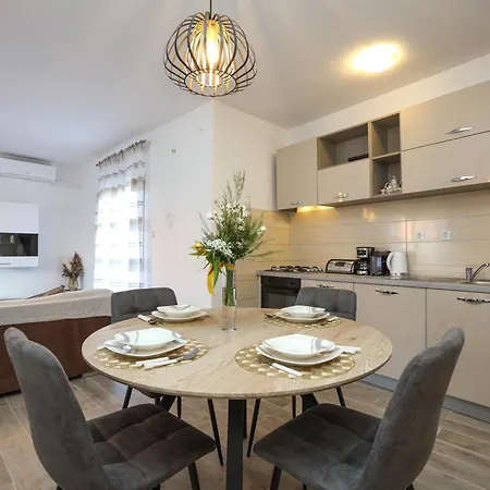 David Two Bdr With Parking * Zára