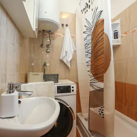 David Two Bdr With Parking *