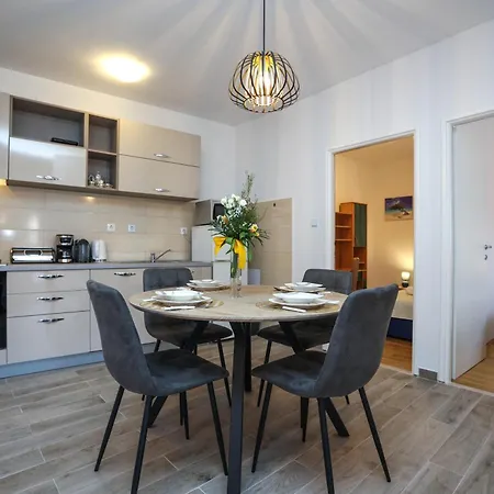 David Two Bdr With Parking * Zára