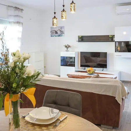 David Two Bdr With Parking Apartman