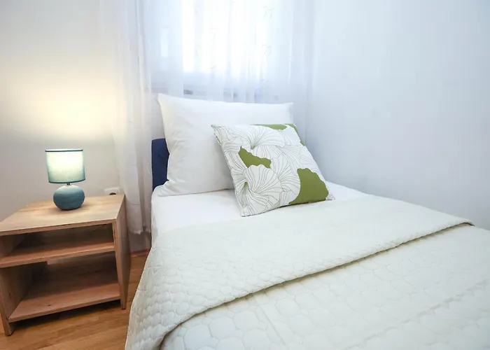 David Two Bdr With Parking Апартаменти *