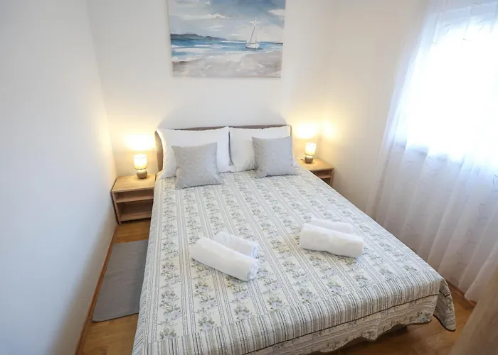 Апартаменти David Two Bdr With Parking *