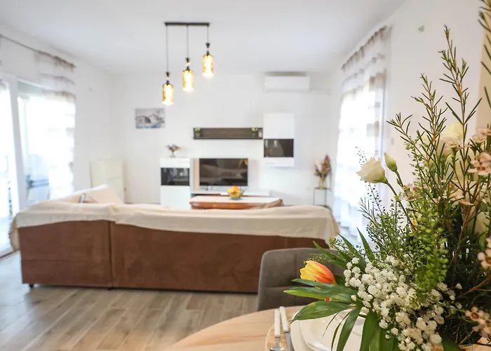 David Two Bdr With Parking Апартаменти *