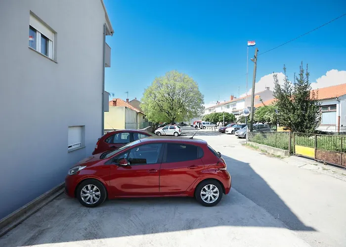 David Two Bdr With Parking Апартаменти *