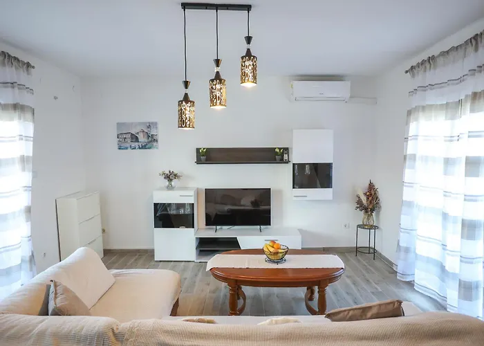 David Two Bdr With Parking *