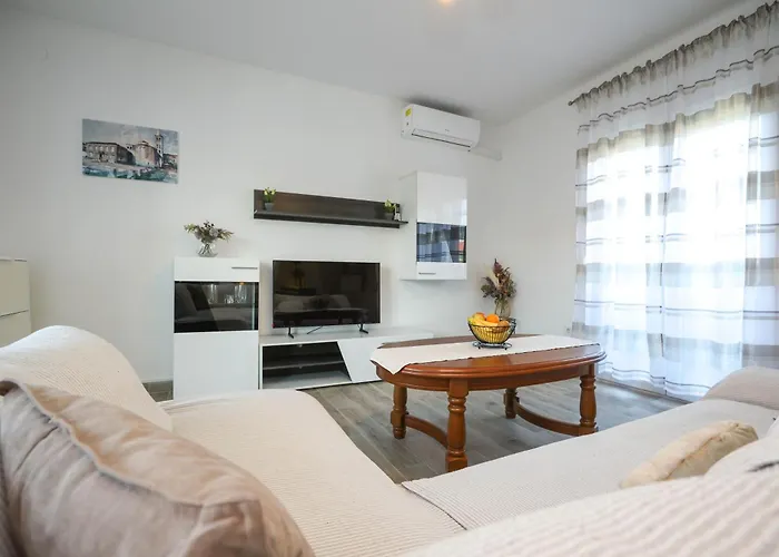 Апартаменти David Two Bdr With Parking *