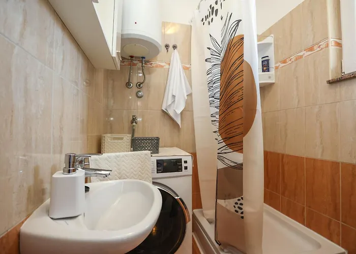 David Two Bdr With Parking *