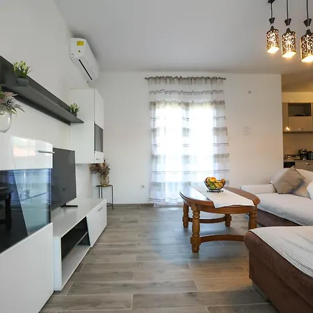 David Two Bdr With Parking Apartment Zadar
