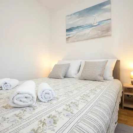 Apartman David Two Bdr With Parking