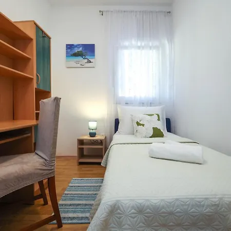 David Two Bdr With Parking