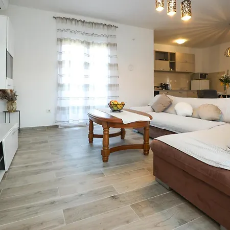 David Two Bdr With Parking Apartman