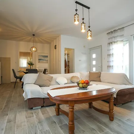 David Two Bdr With Parking Apartmán