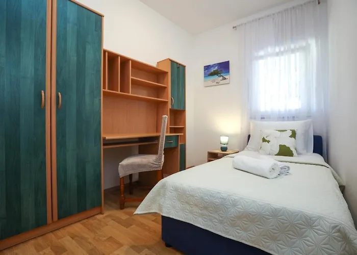 David Two Bdr With Parking 扎达尔