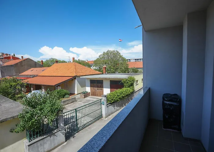 David Two Bdr With Parking 公寓