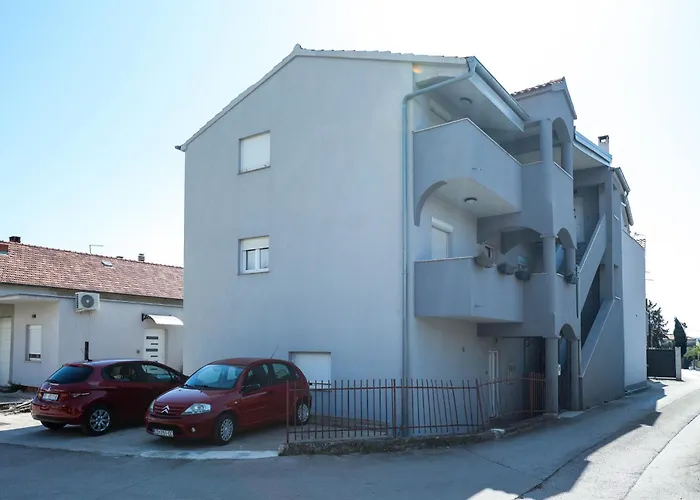 David Two Bdr With Parking 扎达尔