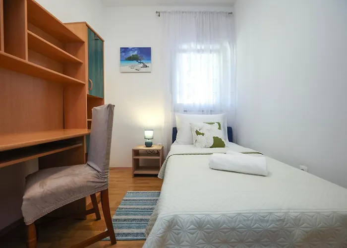 David Two Bdr With Parking